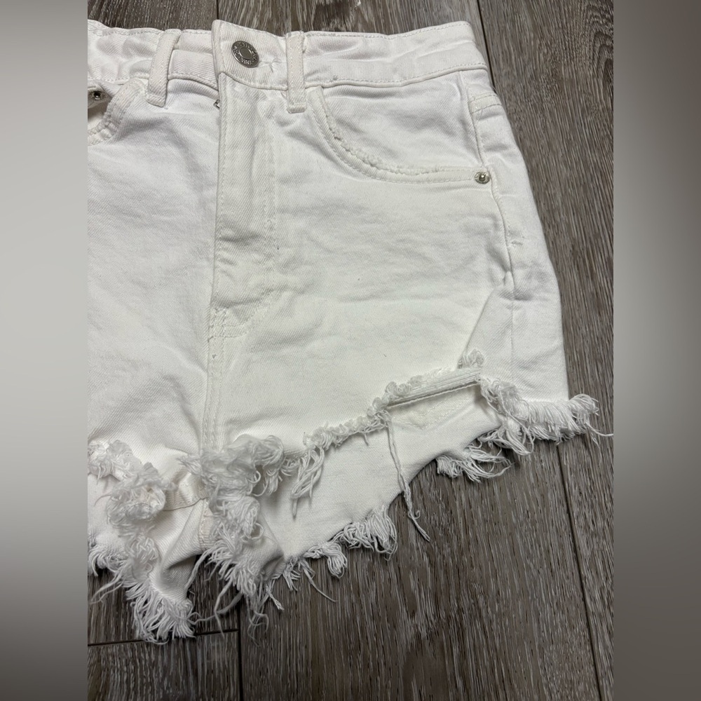 Zara Women's White Frayed Denim Shorts - Picture 2 of 9